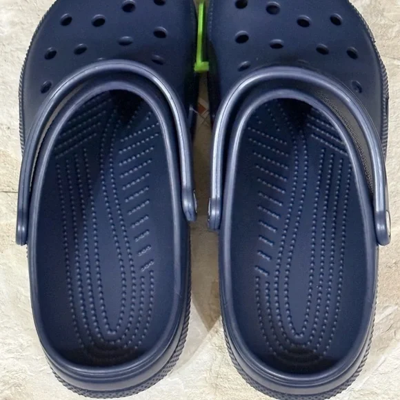 New Unisex Crocs Classic Clog - M7 W9, M8-W10 and Men’s 11 in Navy Blue - Picture 3 of 4